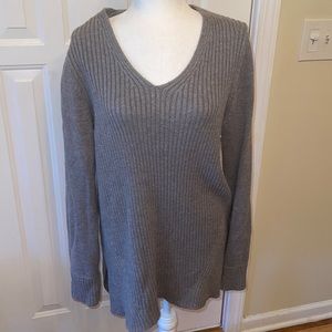 EUC Ann Taylor Large (10-12) long grey sweater